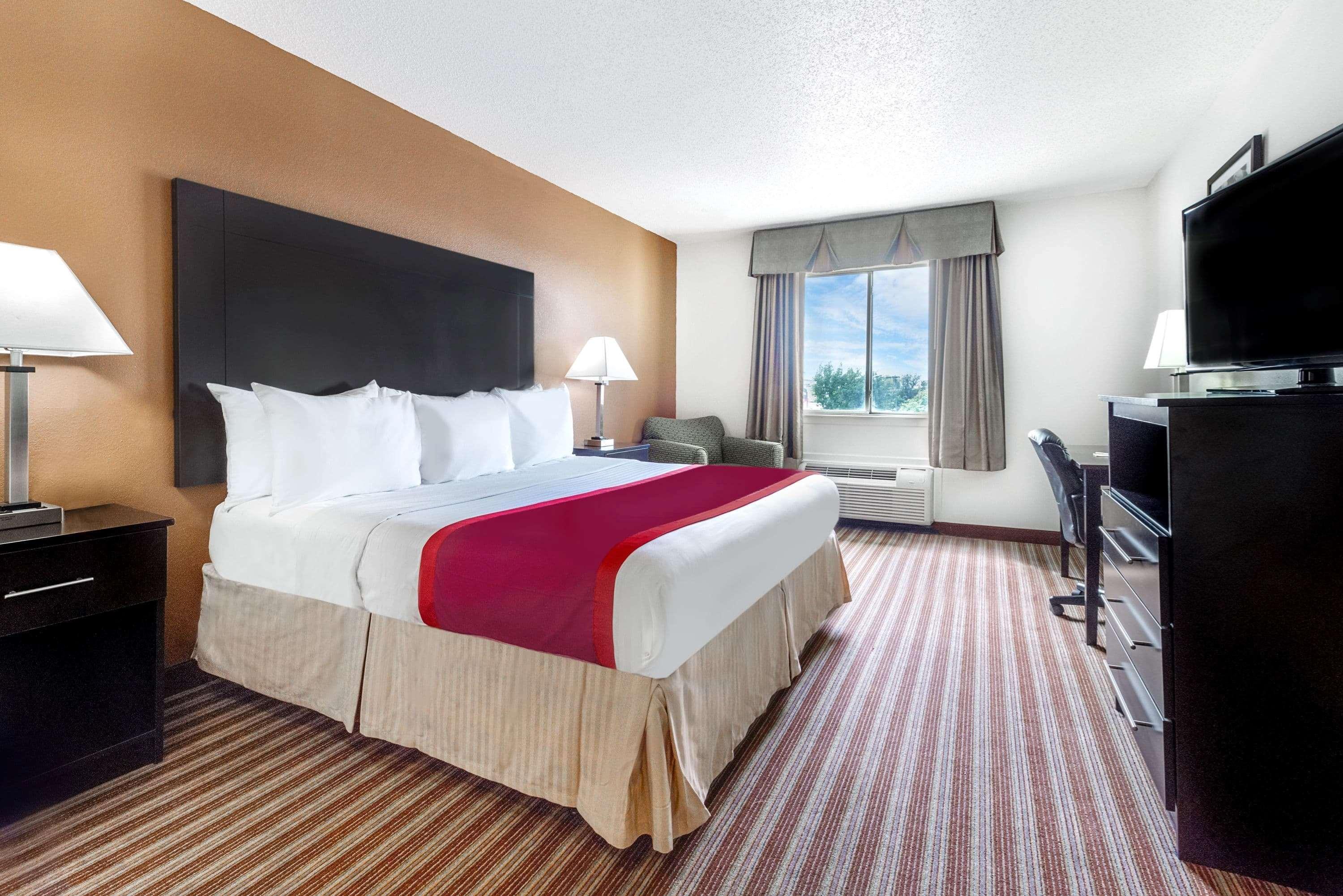 Days Inn & Suites By Wyndham Dallas Ngoại thất bức ảnh