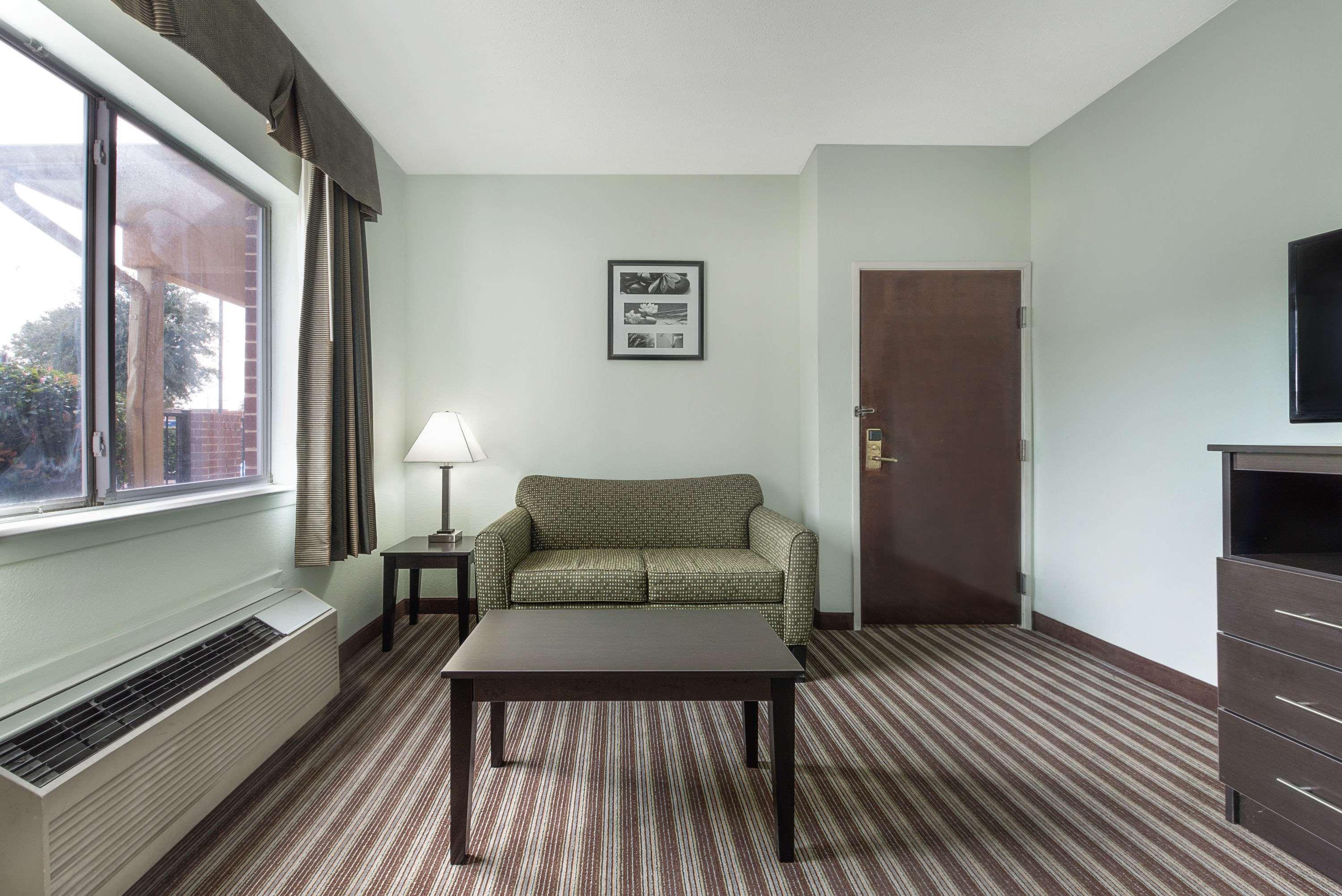 Days Inn & Suites By Wyndham Dallas Ngoại thất bức ảnh