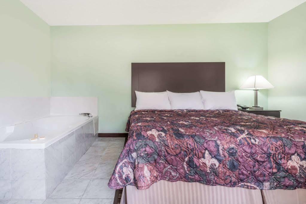 Days Inn & Suites By Wyndham Dallas Ngoại thất bức ảnh